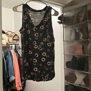 Maurices brand. Size medium tank top. Grey with sunflowers.